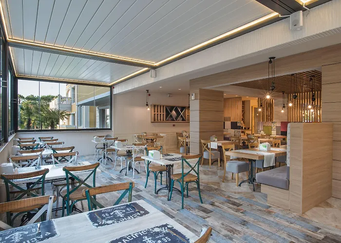 Marina Sands Boutique Hotel